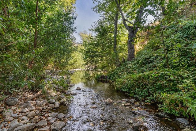 695 Quietwater Rd, Santa Rosa, CA 95404