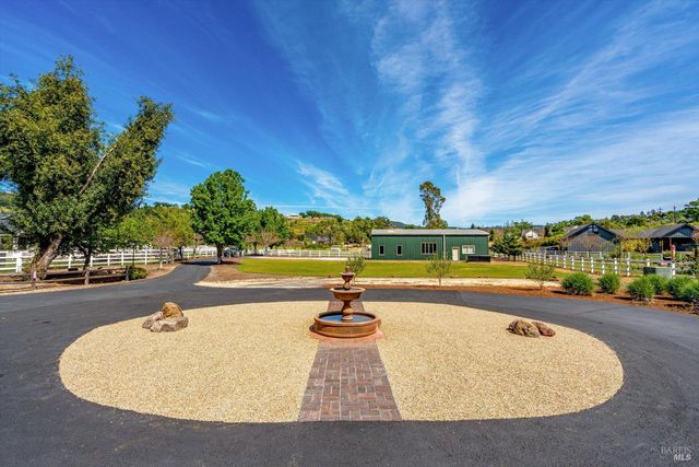 695 Quietwater Rd, Santa Rosa, CA 95404