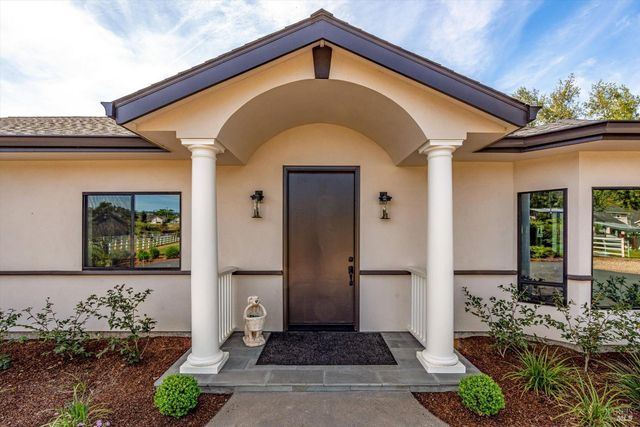 695 Quietwater Rd, Santa Rosa, CA 95404