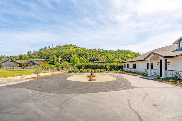 695 Quietwater Rd, Santa Rosa, CA 95404