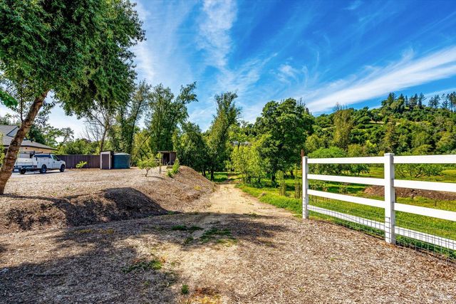 695 Quietwater Rd, Santa Rosa, CA 95404