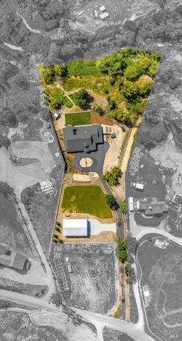 695 Quietwater Rd, Santa Rosa, CA 95404