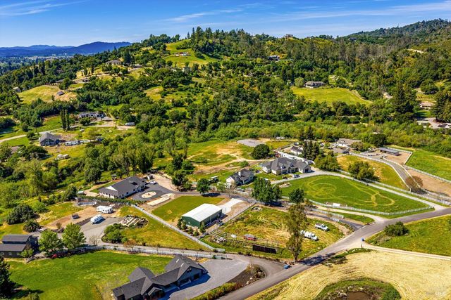 695 Quietwater Rd, Santa Rosa, CA 95404