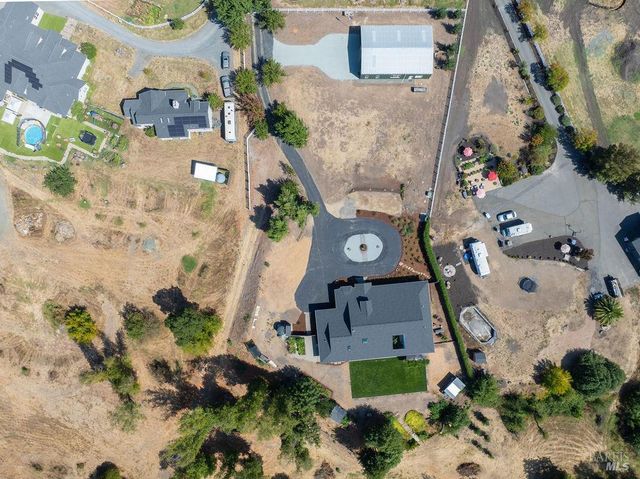 695 Quietwater Rd, Santa Rosa, CA 95404