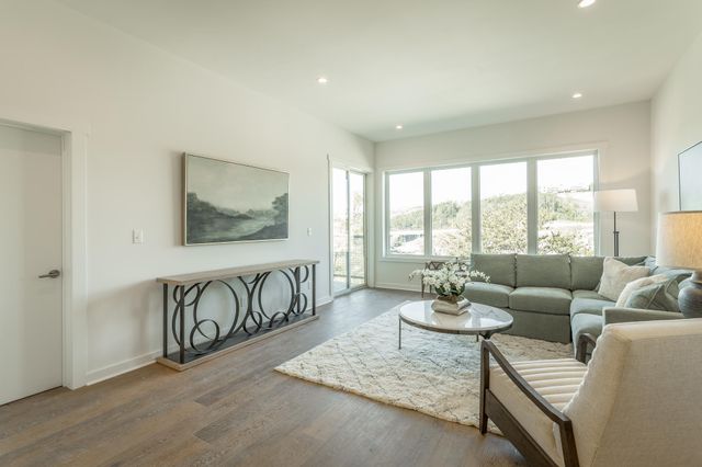 411 Fairpoint Street 203, Chattanooga, TN 37405