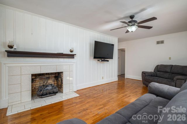 1105 Hillcrest Drive, Cherryville, NC 28021