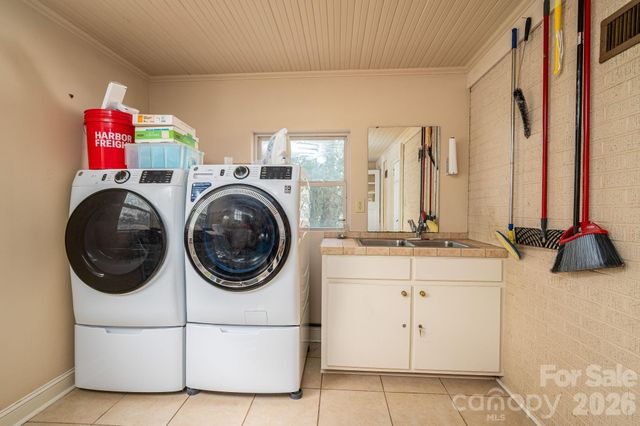 1105 Hillcrest Drive, Cherryville, NC 28021