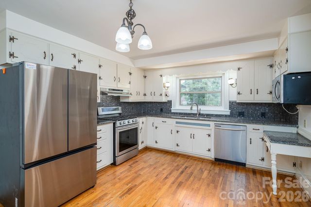 1105 Hillcrest Drive, Cherryville, NC 28021