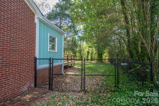 1105 Hillcrest Drive, Cherryville, NC 28021