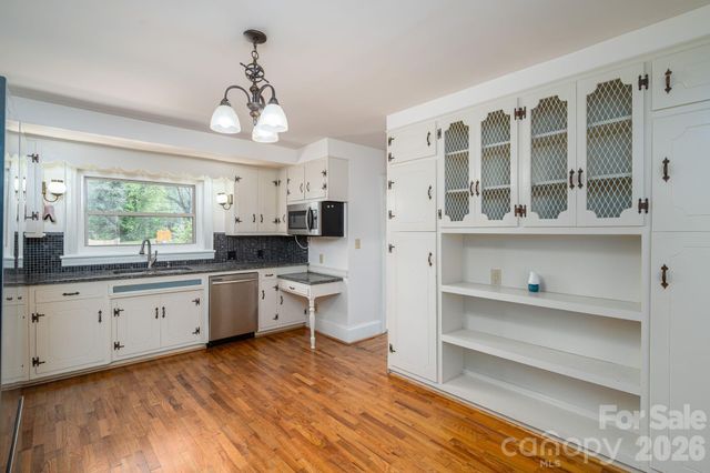 1105 Hillcrest Drive, Cherryville, NC 28021