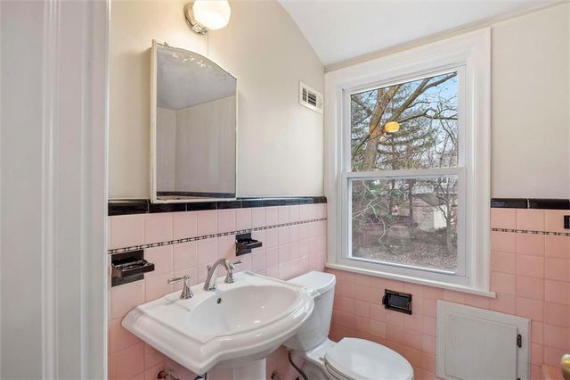 6728 Cherry Street, Kansas City, MO 64131