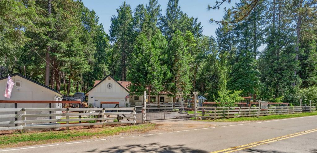 5287 cold springs Dr, Foresthill, CA 95631