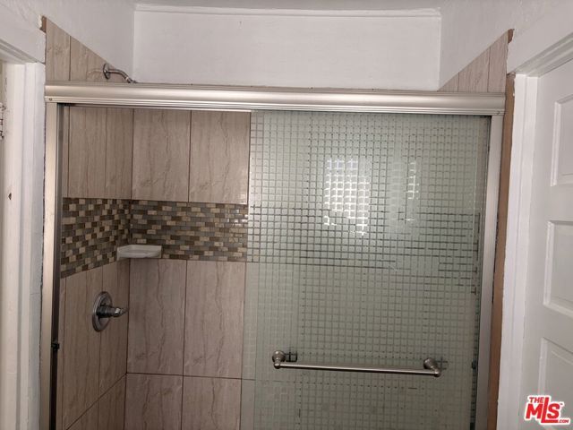 1183 W 37th Drive, Los Angeles, CA 90007