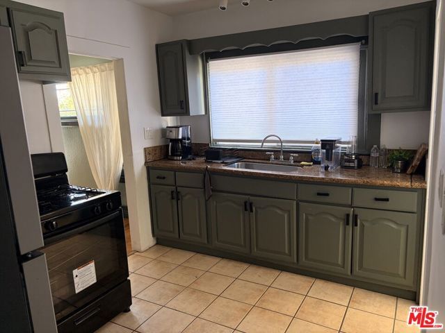 1183 W 37th Drive, Los Angeles, CA 90007