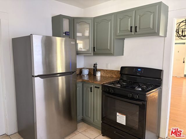 1183 W 37th Drive, Los Angeles, CA 90007