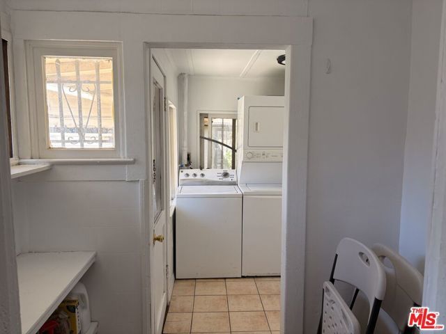 1183 W 37th Drive, Los Angeles, CA 90007