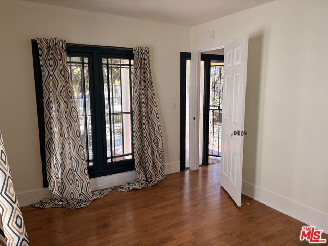 1183 W 37th Drive, Los Angeles, CA 90007