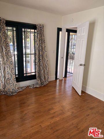 1183 W 37th Drive, Los Angeles, CA 90007