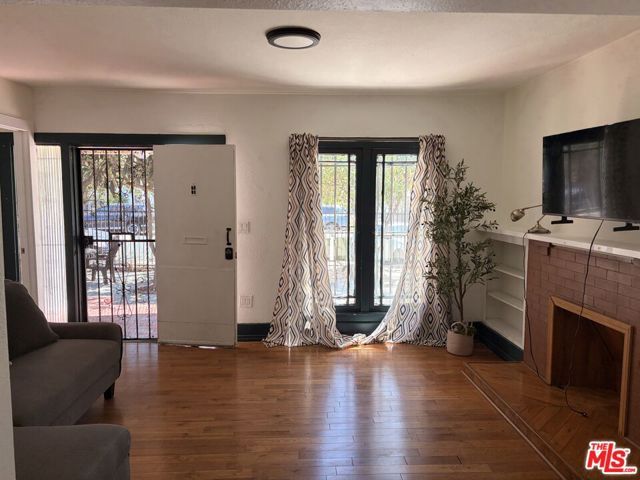 1183 W 37th Drive, Los Angeles, CA 90007