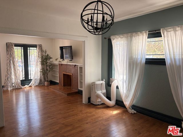 1183 W 37th Drive, Los Angeles, CA 90007