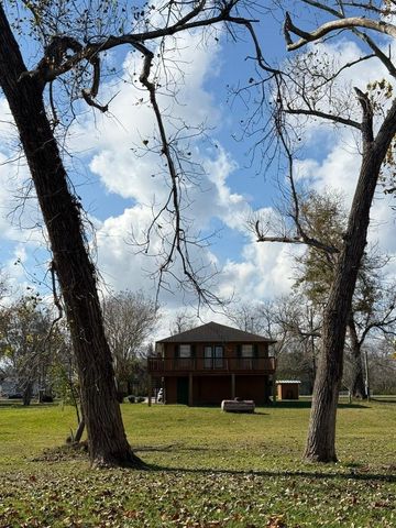 151 County Road 655, Brazoria, TX 77422