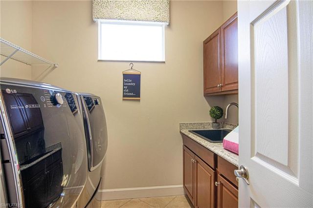 2637 Vareo CT, Cape Coral, FL 33991