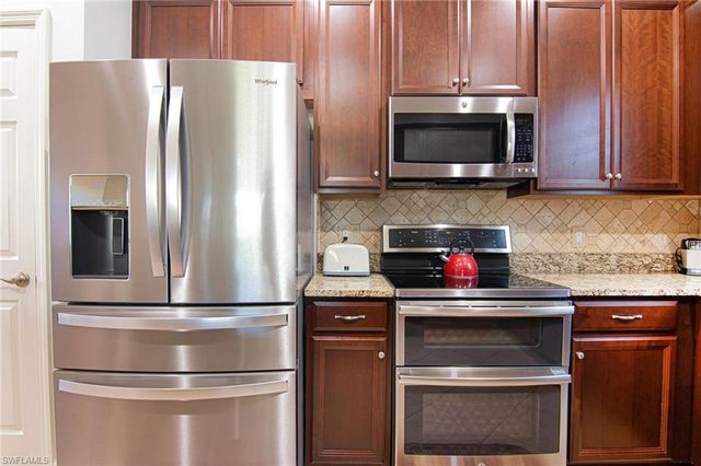 2637 Vareo CT, Cape Coral, FL 33991