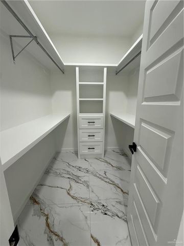 5813 N Rayo Del Sol, Edinburg, TX 78542