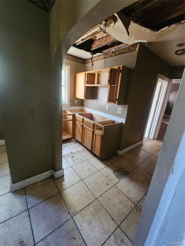 15718 Northlawn Street, Detroit, MI 48238