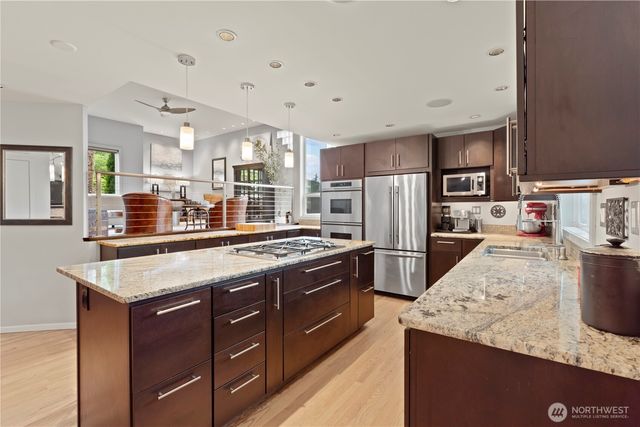 750 Kalmia Court NW, Issaquah, WA 98027