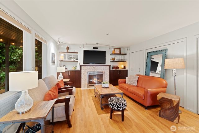 750 Kalmia Court NW, Issaquah, WA 98027
