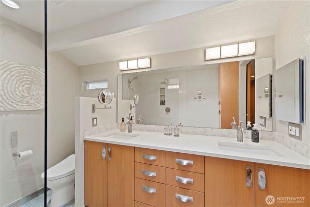 750 Kalmia Court NW, Issaquah, WA 98027