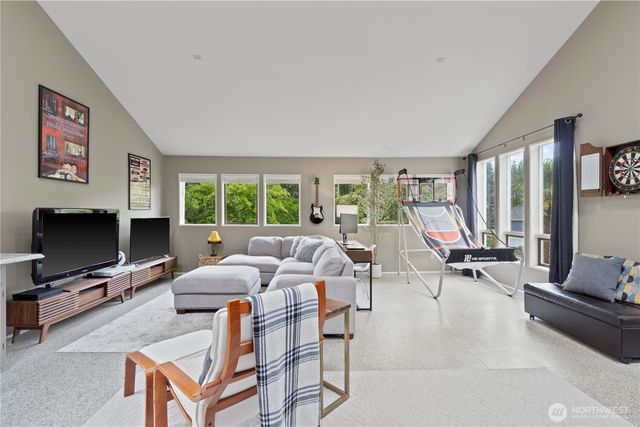 750 Kalmia Court NW, Issaquah, WA 98027