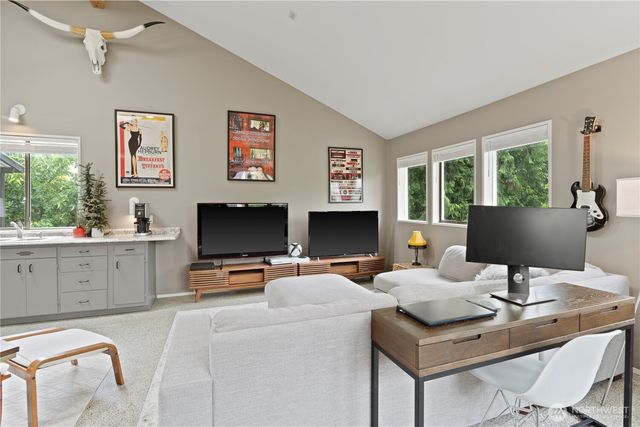 750 Kalmia Court NW, Issaquah, WA 98027