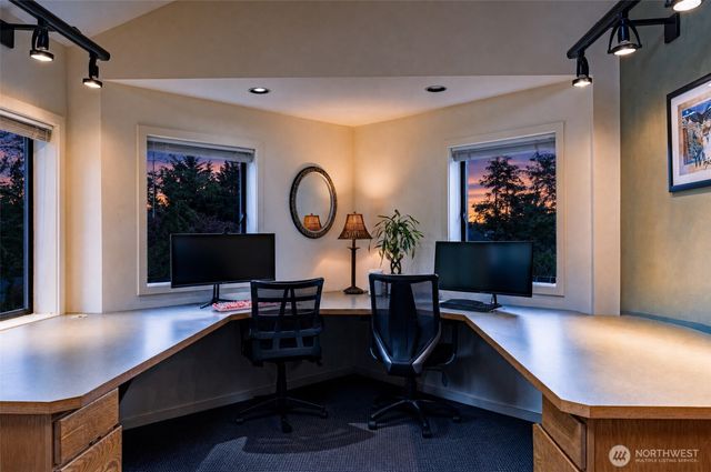 750 Kalmia Court NW, Issaquah, WA 98027