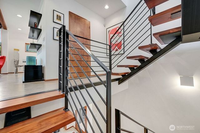 209 12th ave E, Seattle, WA 98102