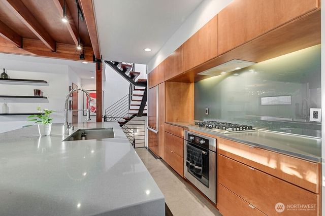 209 12th ave E, Seattle, WA 98102