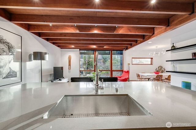 209 12th ave E, Seattle, WA 98102