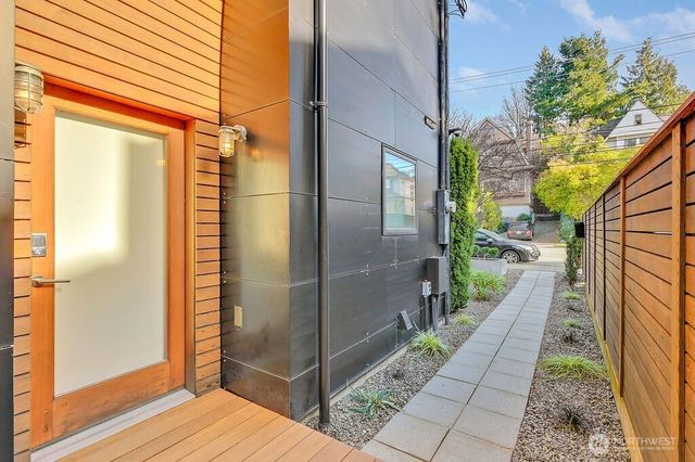 209 12th ave E, Seattle, WA 98102