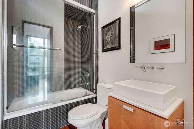 209 12th ave E, Seattle, WA 98102