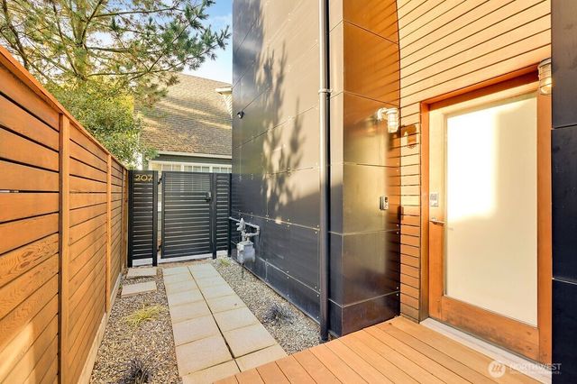 209 12th ave E, Seattle, WA 98102