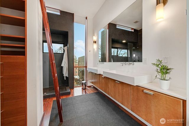 209 12th ave E, Seattle, WA 98102