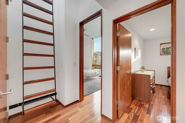 209 12th ave E, Seattle, WA 98102