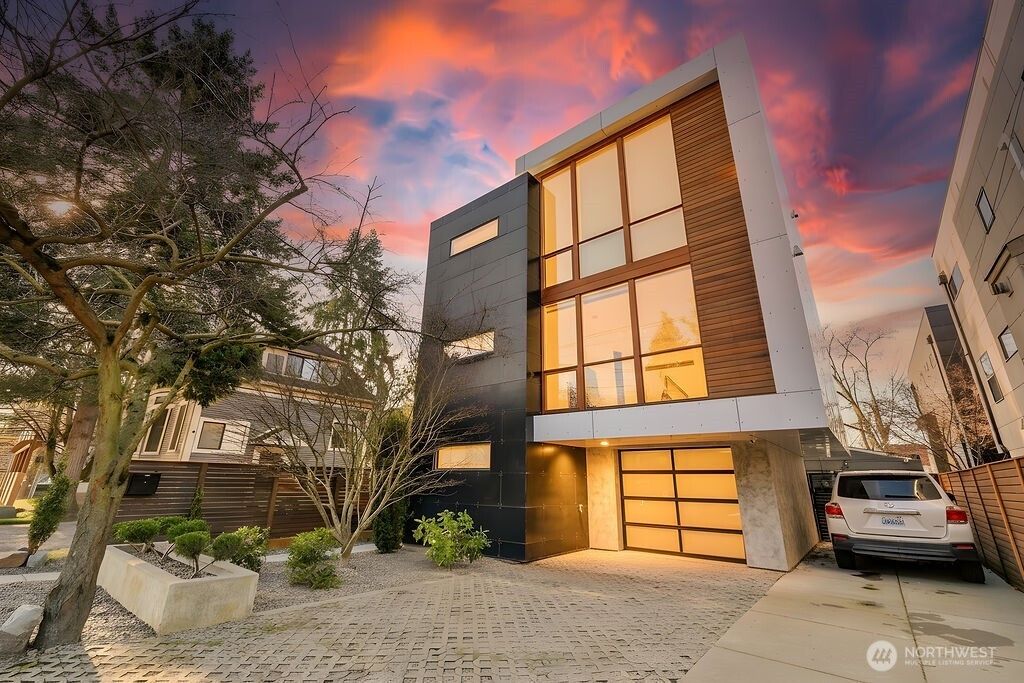 209 12th ave E, Seattle, WA 98102