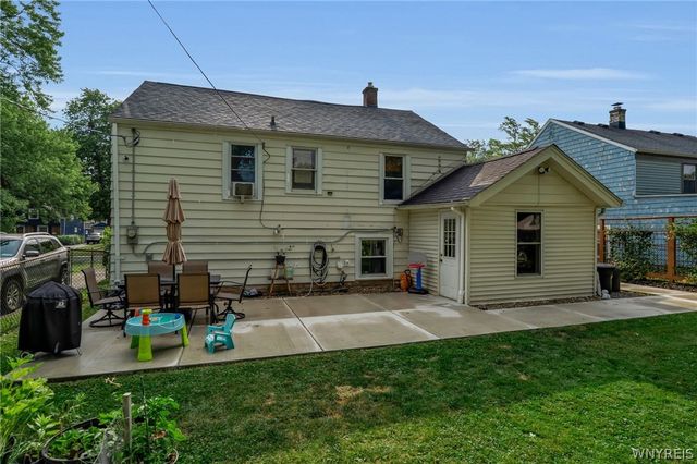401 Lamarck Dr, Cheektowaga, NY 14225