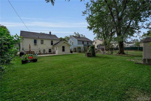 401 Lamarck Dr, Cheektowaga, NY 14225