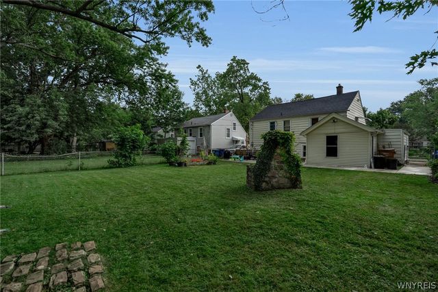 401 Lamarck Dr, Cheektowaga, NY 14225