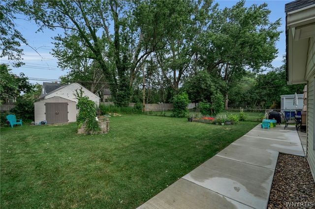 401 Lamarck Dr, Cheektowaga, NY 14225