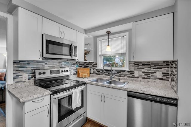 401 Lamarck Dr, Cheektowaga, NY 14225