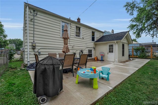 401 Lamarck Dr, Cheektowaga, NY 14225